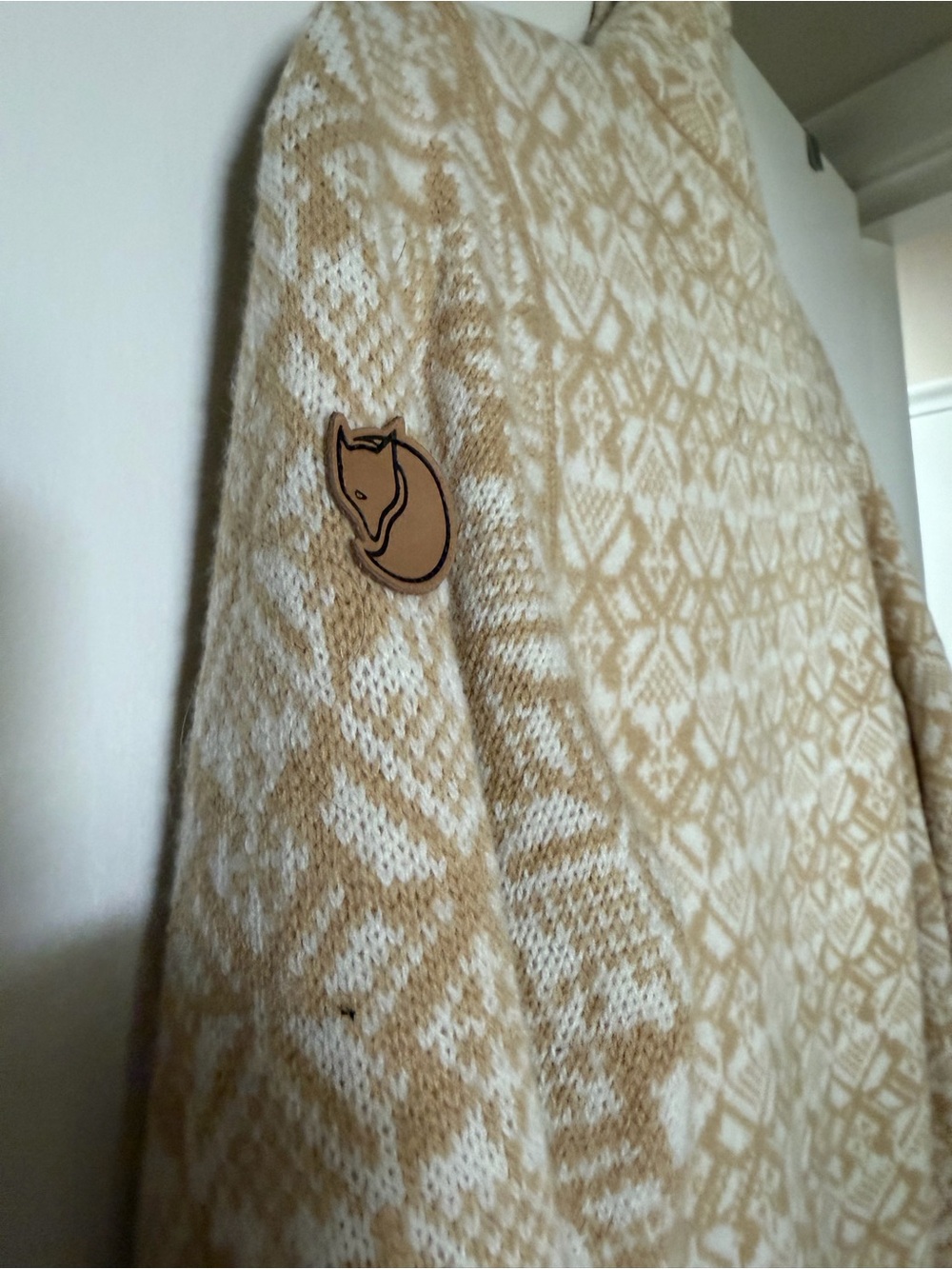 Fjallraven Snow Pattern Beige and White Patterned Full-Zip Cardigan Ski Sweater - Picture 6 of 7